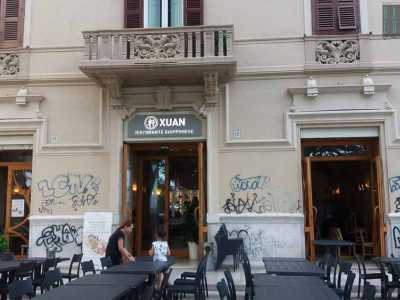 La zona pi� colpita � quella di Largo Adua, dove domina l�ex teatro liberty Kursaal Santa Lucia. L� si � creato un effetto domino che non ha risparmiato nulla...